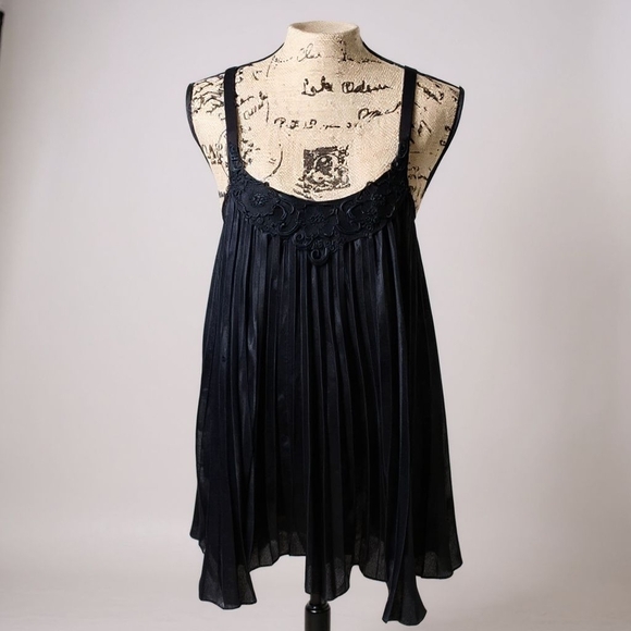 VICTORIA'S Secret Black Pleated Satin Mini Dress Night Gown. Size Medium - Picture 1 of 8